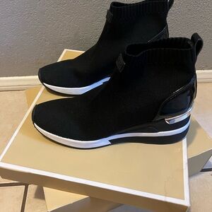 MICHAEL Michael Kors Black Slip-On Sneakers with Knit Upper